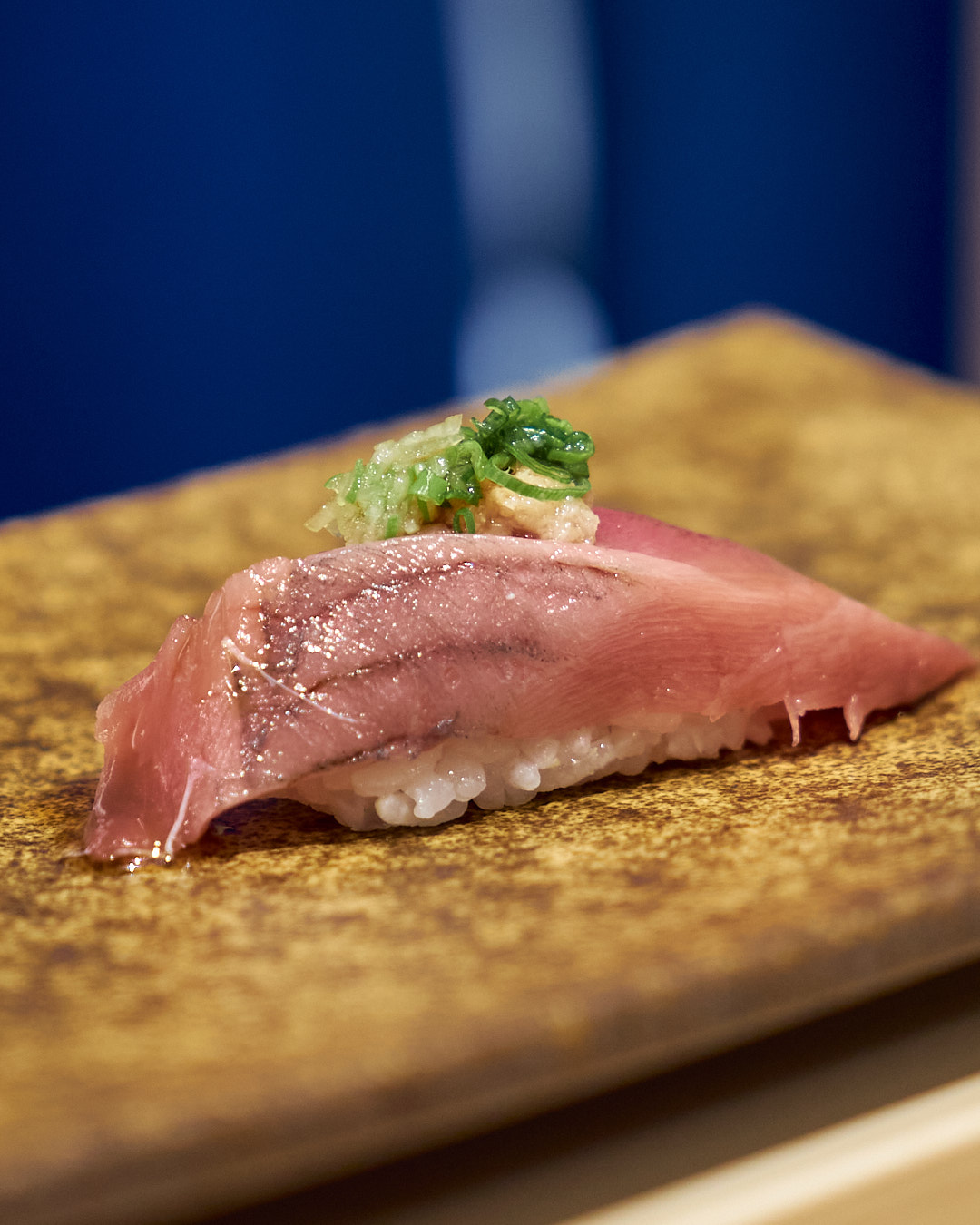 鰹　かつお｜宮城県三陸沖産

おまかせ握りコース 16,000円（税込）

池ノ上駅から徒歩1分の完全予約制の寿司店です。メニューは、店主のおまかせコースのみ。季節野菜や旬の魚介を織りまぜた一品料理と江戸前の伝統を重んじながらも現代風に手心を加えた握りをお楽しみください。

#江戸前鮨 #鮨なか尾 #予約制 #おまかせ #池ノ上 #寿司 #渋谷鮨 #世田谷鮨 #渋谷鮨 #tokyogourmet #edomaesushi #omakase #ヒラメ